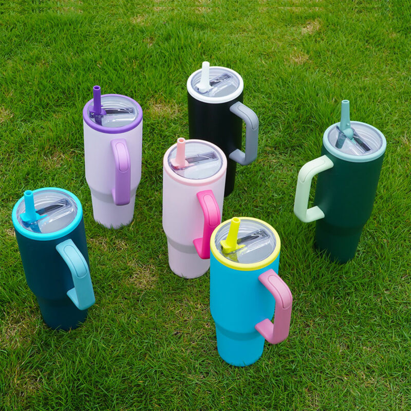 32 oz vacuum insulated tumbler with handle & straw lid (copy)